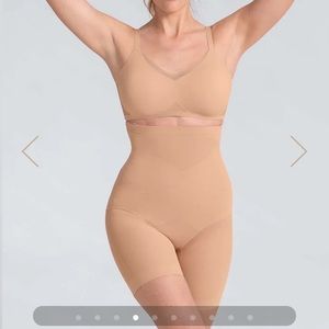 Honey love superpower short, color sand, size M NWT